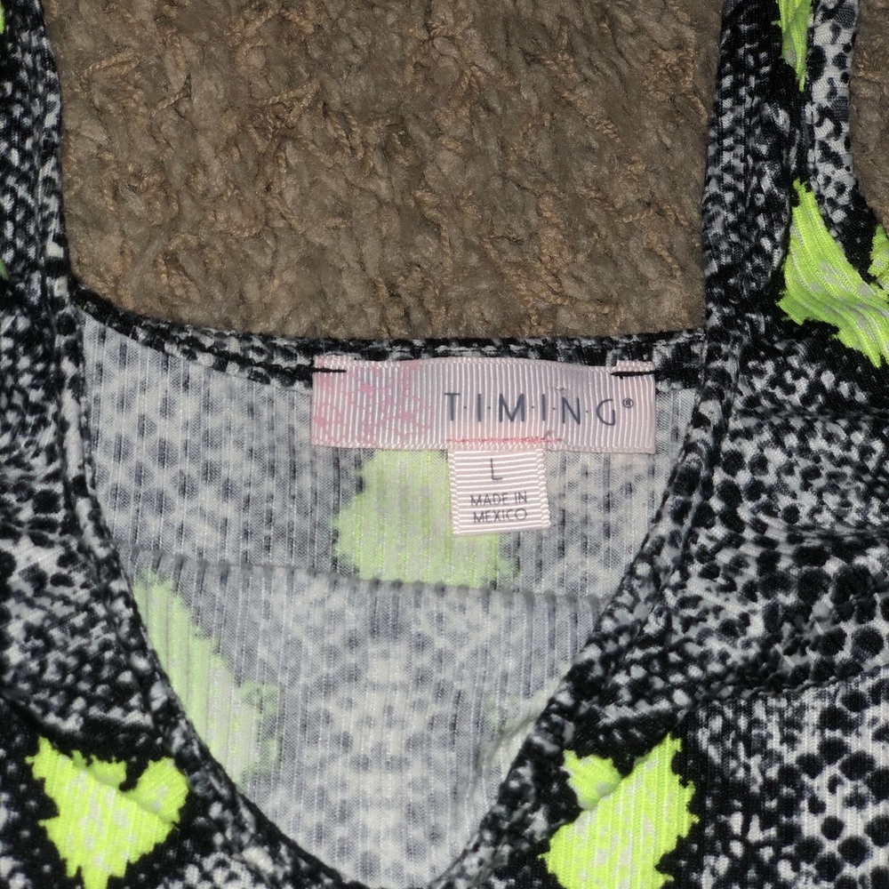 Super adorable cropped strapped shirt - Picture 2 of 2